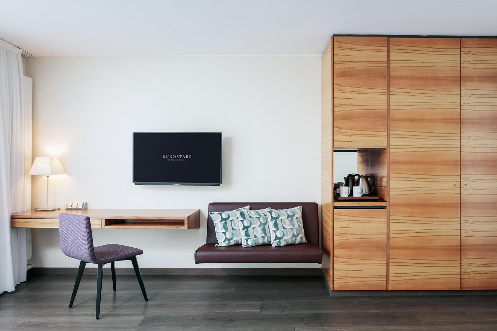 Eurostars Embassy 4*